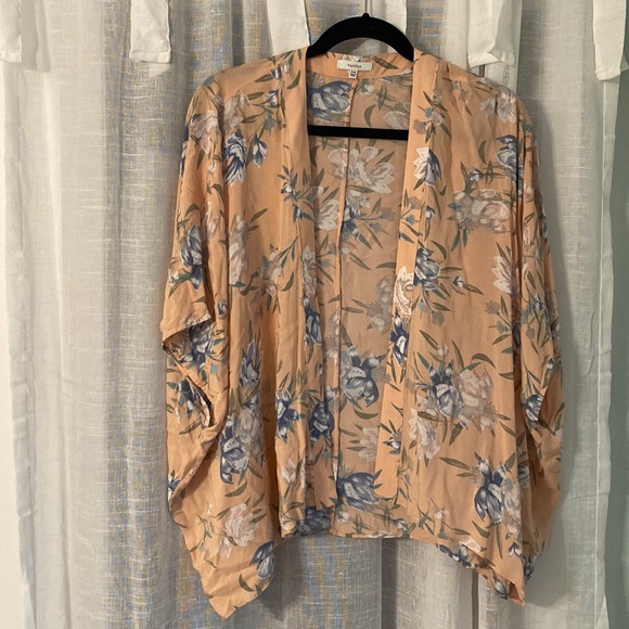 Talula light & breezy short sleeve shawl - Picture 1 of 2